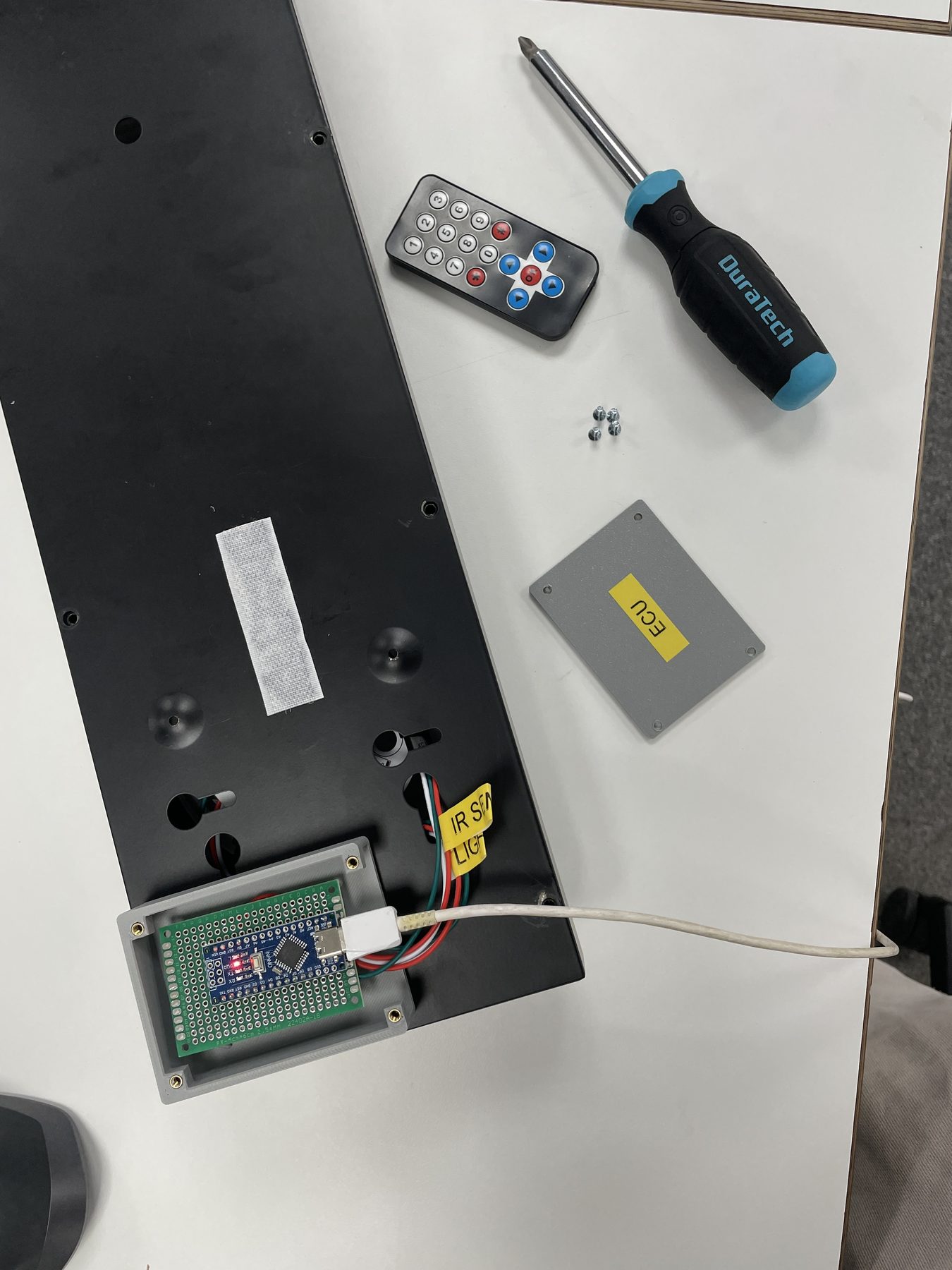 Electronics and remote inside a traffic light unit